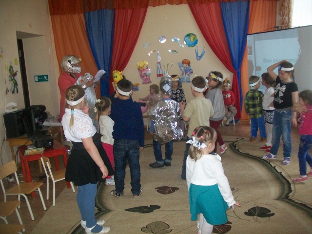 День космонавтики  в детском саду  Улыбка